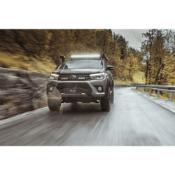 Toyota Hilux 2017+ - Grille Mount (Triple-R 750)